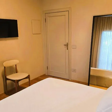 Vila Cipressi By Victoria Palace *