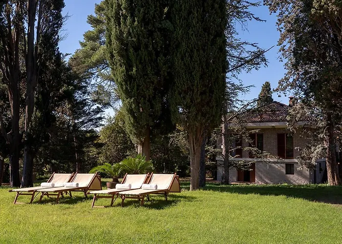 Cipressi By Victoria Palace *