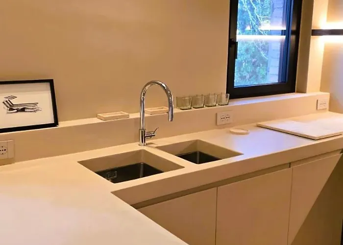 Cipressi By Victoria Palace *